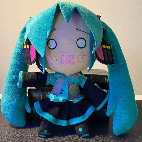 Hatsune Miku Stuffed Doll - Picture 2 of 10